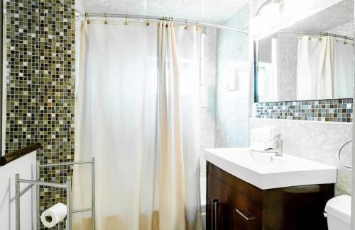 Northeast Casa | Gorgeous Home Tucked Away in Greener Part of Town Transit-Friendly