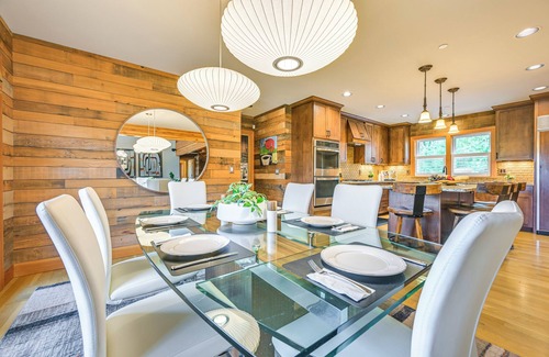 Poulsbo Casa | Gorgeous Home w/ Mt Rainier Views: 4 Mi to Poulsbo