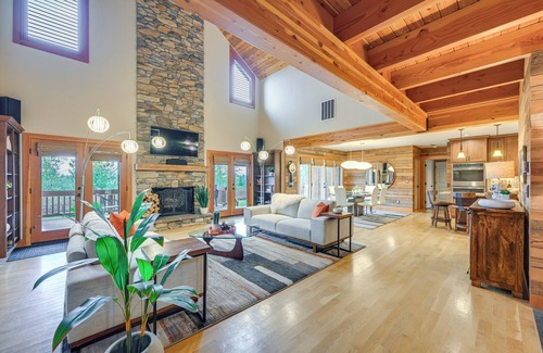 Poulsbo Casa | Gorgeous Home w/ Mt Rainier Views: 4 Mi to Poulsbo