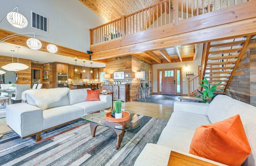 Poulsbo Casa | Gorgeous Home w/ Mt Rainier Views: 4 Mi to Poulsbo