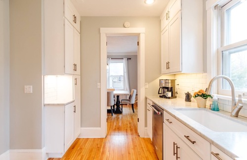Lynnhurst Casa | Gorgeous Home - Walk to Lake, Restaurants, Shops, Trails!