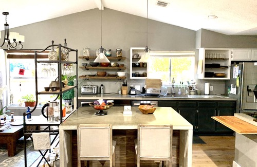 Austin Casa | Gorgeous Home - Wellness Retreat Short Term