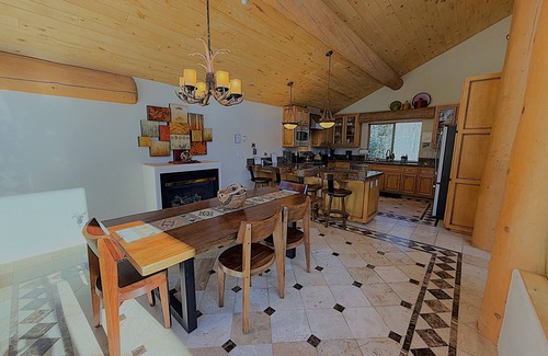 Columbine Lake Cabina | Hermosa casa con bañera de hidromasaje y estanque privado a solo 2 millas de la estación de esquí Purgatory