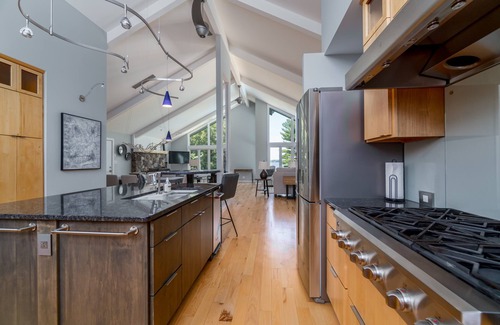 Chippewa Falls Casa | Gorgeous house and property on Scenic Lake Wissota.