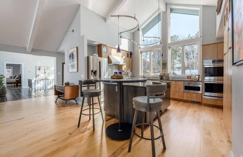 Chippewa Falls Casa | Gorgeous house and property on Scenic Lake Wissota.