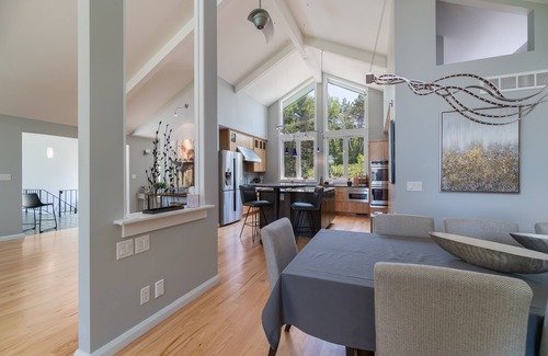 Chippewa Falls Casa | Gorgeous house and property on Scenic Lake Wissota.