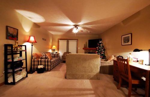 Snowshoe Casa | Gorgeous House for Ski Retreat or Mountain Vacations