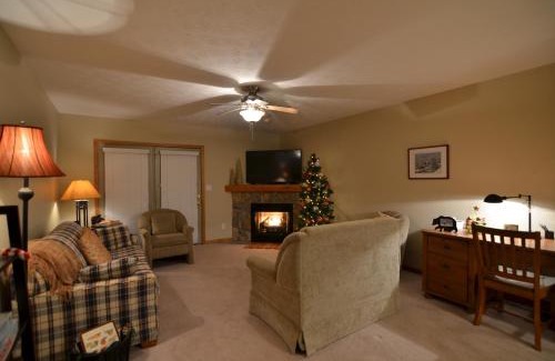 Snowshoe Casa | Gorgeous House for Ski Retreat or Mountain Vacations