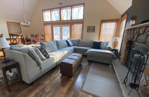 Tannersville Casa | Gorgeous House in Camelback Mountain near lifts!