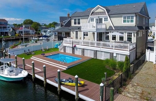 Point Pleasant Casa | Gorgeous Lagoon Front home in Point Pleasant Boro with pool.
