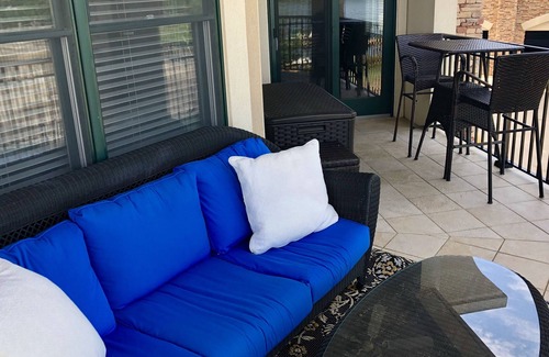Westlake Corner Condominio | Lujoso condominio de 4 dormitorios para familias con impresionantes vistas de 180 * al lago!
