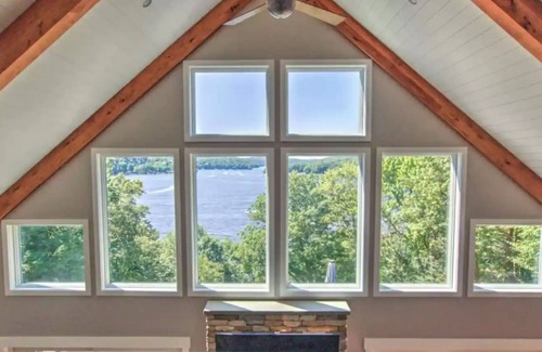 Greentown Chalet De Esquí | Gorgeous, Lake-Front Retreat at Lake Wallenpaupack! Perfect year-round!