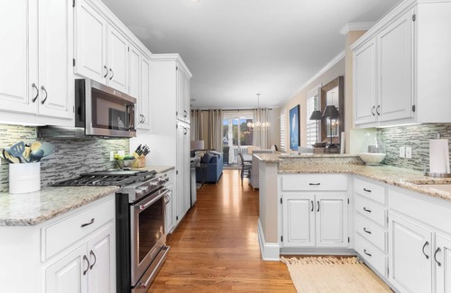 Lake Oconee Cabaña | Gorgeous Lakefront Cottage at Reynolds Lake Oconee in highly desired Marina Cove