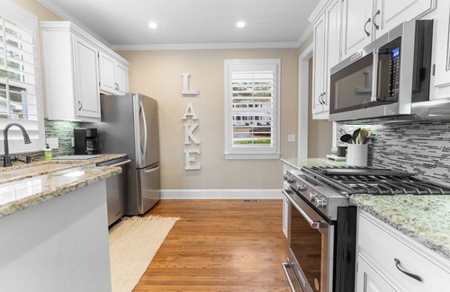 Lake Oconee Cabaña | Gorgeous Lakefront Cottage at Reynolds Lake Oconee in highly desired Marina Cove