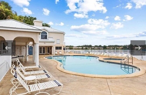 North Naples Condominio | GORGEOUS - LAKEFRONT CARRIAGE HOME-1ST FLOOR LIVING-2 BED/2 BATH-2 POOLS