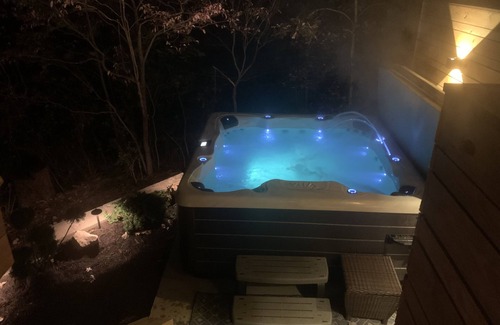 Wright City Casa | Gorgeous Lakefront Getaway - Innsbrook Chalet with Outdoor Spa!