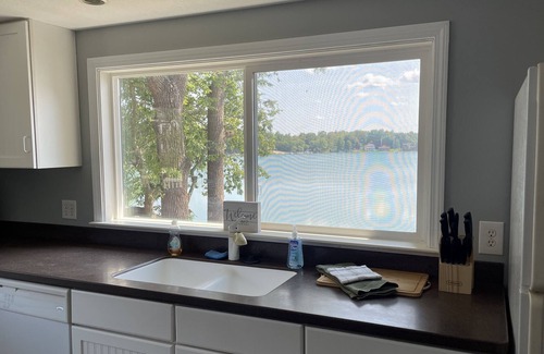 Howe Casa | Gorgeous Lakefront Home! Amazing views, outdoor dining and close to Shipshewana.
