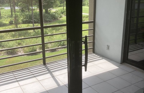 Palm City Condominio | Gorgeous lakefront property in Palm City