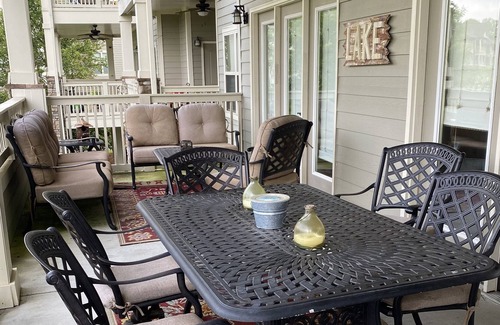 Talladega Condominio | Gorgeous lakefront with 3 bedrooms