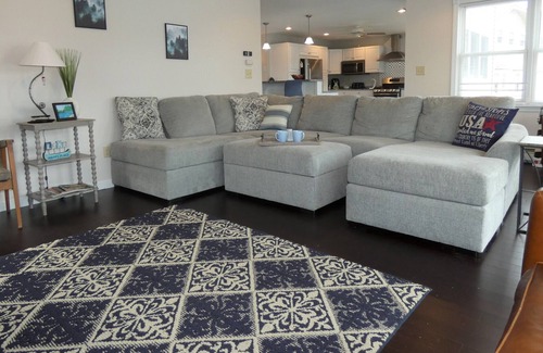 Winthrop Casa | Gorgeous Lakeside Home in Marina Village