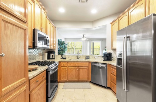 Greater Sacramento Casa | Gorgeous Light and Bright Updated Folsom Home