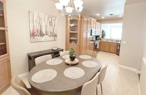 Greater Sacramento Casa | Gorgeous Light and Bright Updated Folsom Home