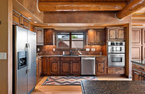 Sturgis Cabina | Gorgeous lodge with mountain views, fireplace, game room, hot tub & grill