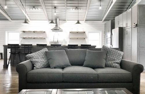 Culver Casa | Brand New Gorgeous Loft en Culver, cerca de Culver Academies & Lake Maxinkuckee