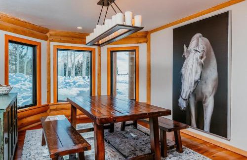 Hailey Casa | Gorgeous Log Cabin Close to Town with Hot Tub
