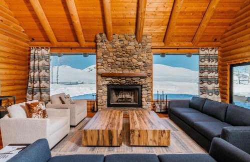 Hailey Casa | Gorgeous Log Cabin Close to Town with Hot Tub