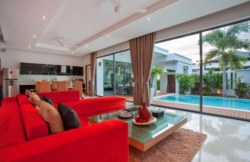 Ban Saiyuan Villa | Gorgeous Luxury 3BR Pool Villa Atoosa near Naiharn