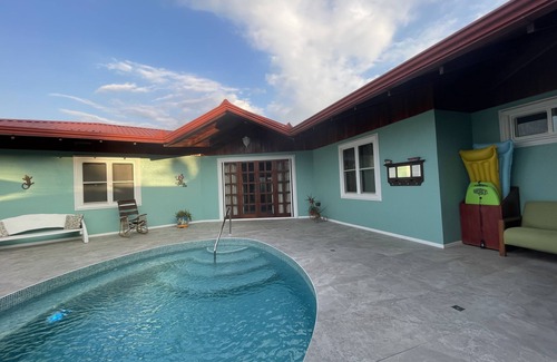 Barrio Ricos y Famosos Casa | Gorgeous Luxury Beach Home Casa Keenan