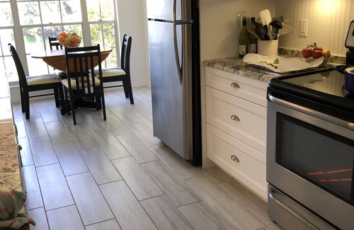 South Beach Condominio | Gorgeous luxury cottage/condo with cozy vibes close to beach