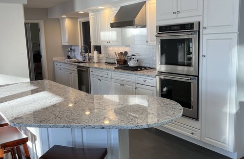Mount Sunapee Casa | Luxury ski house. Mountain views. Lakefront sunsets. 5 mins ski/towns. Private.