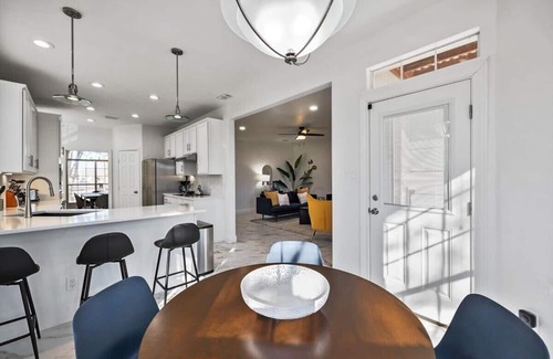 Plano Casa | Gorgeous Mansion with Pool & Cinema Room,Sleeps 16