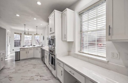 Plano Casa | Gorgeous Mansion with Pool & Cinema Room,Sleeps 16