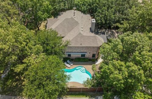 Plano Casa | Gorgeous Mansion with Pool & Cinema Room Sleeps 16