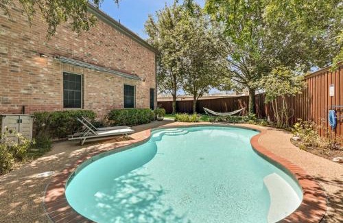 Plano Casa | Gorgeous Mansion with Pool & Cinema Room Sleeps 16