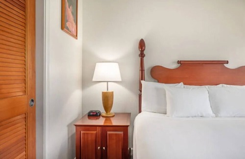 Kahului Hotel | Gorgeous Maui Beach Escape! Spacious Garden View Pool w/ Pool Access
