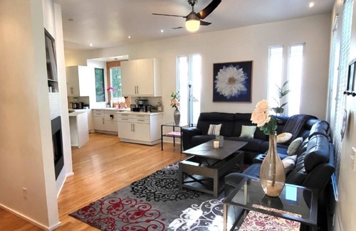 Midtown Casa | Gorgeous Midtown 3 Bedroom Home
