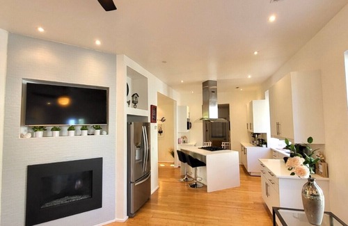 Midtown Casa | Gorgeous Midtown 3 Bedroom Home