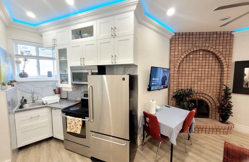 Willowdale Casa | Gorgeous Modern 1 Bedroom Apartment in North York Toronto