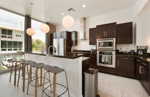 Riverside Apartamento | Gorgeous Modern 2 Bedroom Apartment with Pool