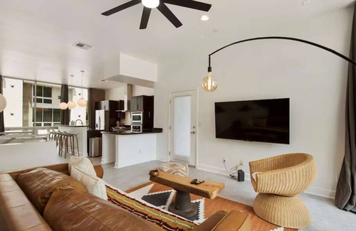 Riverside Apartamento | Gorgeous Modern 2 Bedroom Apartment with Pool