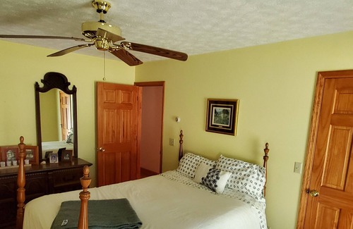 Mustoe Casa | Gorgeous Mountain Home in Highland County, VA