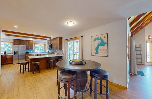 Sagle Casa | Gorgeous mountain home with dock, lake views, Kayaks & Hiking Trails