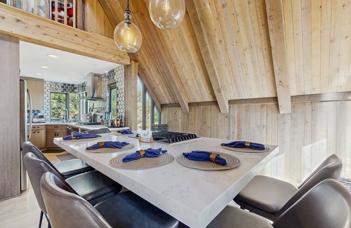 Summit Park Casa | Gorgeous Mountain House with Hot Tub, Sauna & Gym