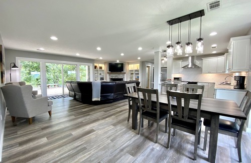 Hot Springs Casa | Gorgeous Mountain View, 6 Private acres, Close to Downtown!