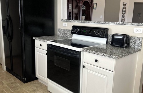 Maryville Casa | Gorgeous Mountain Views. Just bring your toothbrush and a few clothes!