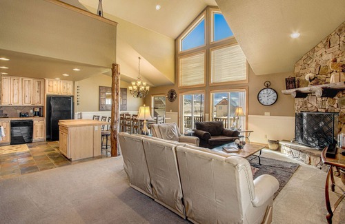 Pole Creek Casa | Gorgeous mountain-view townhome with private hot tub, fireplace & deck